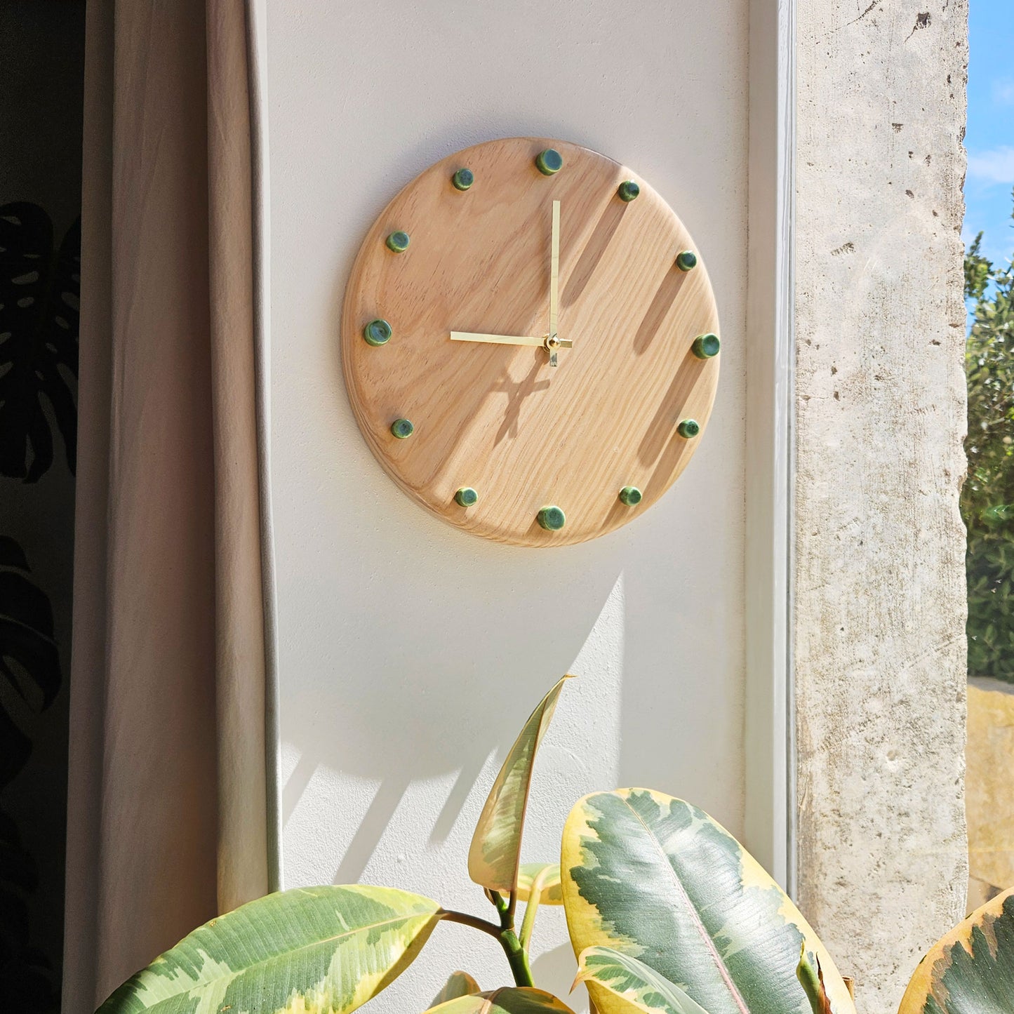 Minimalist Wooden Wall Clock with Handcrafted Ceramics | ⌀29cm - Green