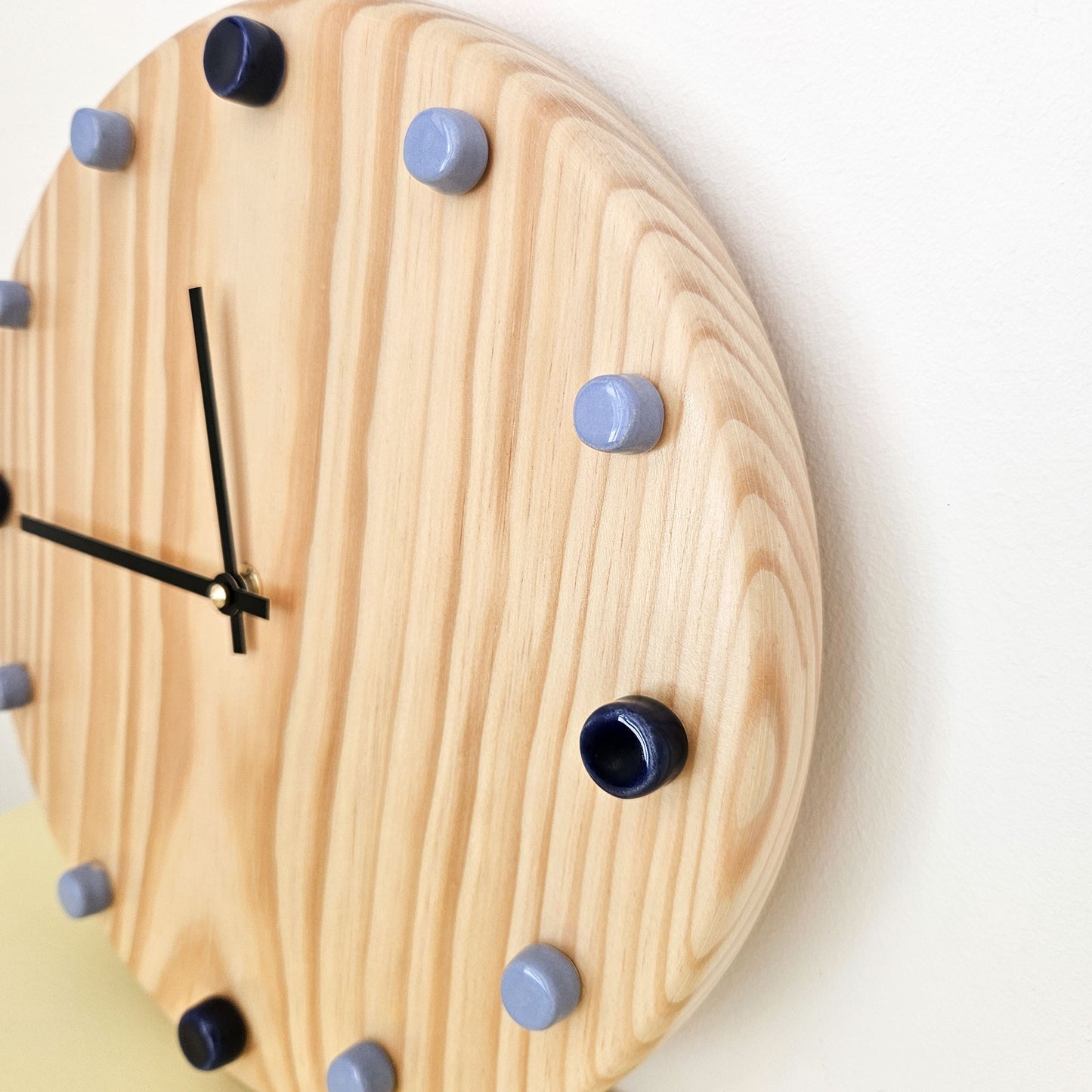 Minimalist Wooden Wall Clock with Handcrafted Ceramics | ⌀29cm - Blue & Light Blue