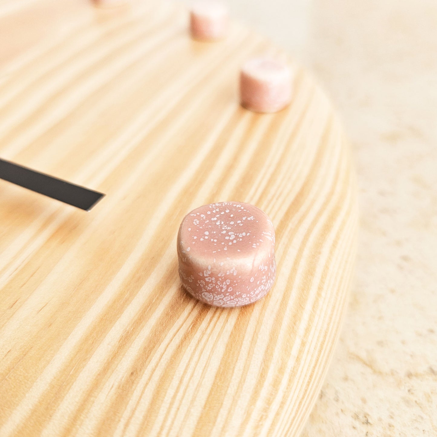 Minimalist Wooden Wall Clock with Handcrafted Ceramics | ⌀29cm - Salmon Pink