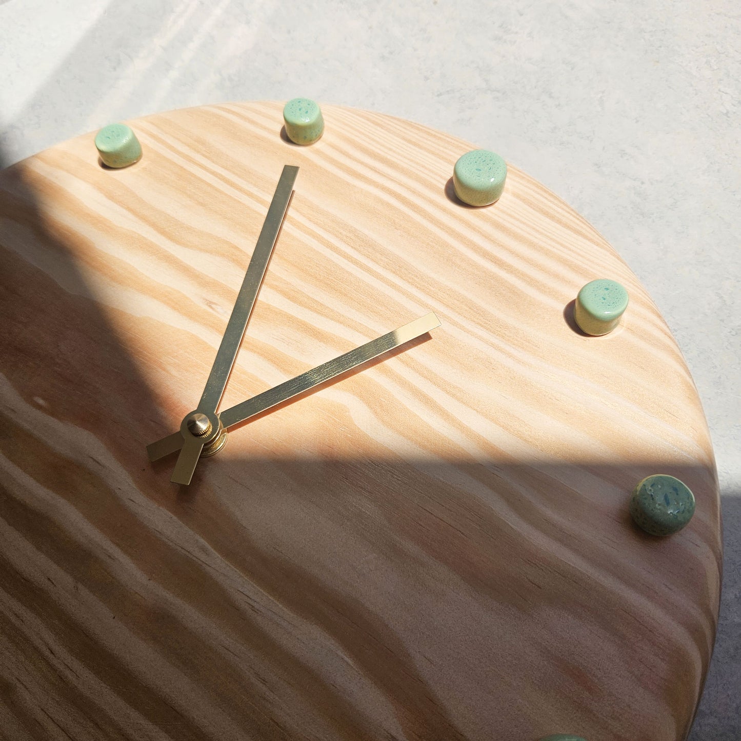 Minimalist Wooden Wall Clock with Handcrafted Ceramics | ⌀29cm - Mint Green