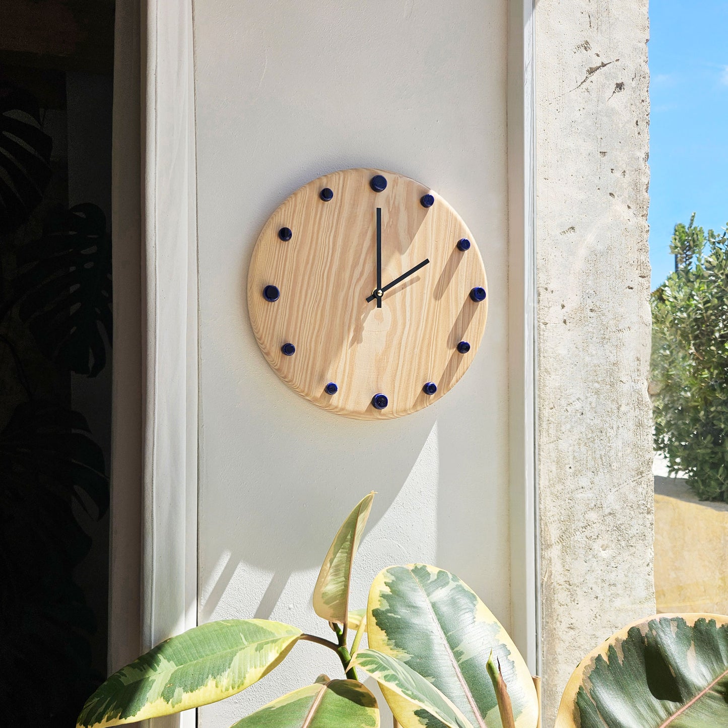 Minimalist Wooden Wall Clock with Handcrafted Ceramics | ⌀29cm - Blue