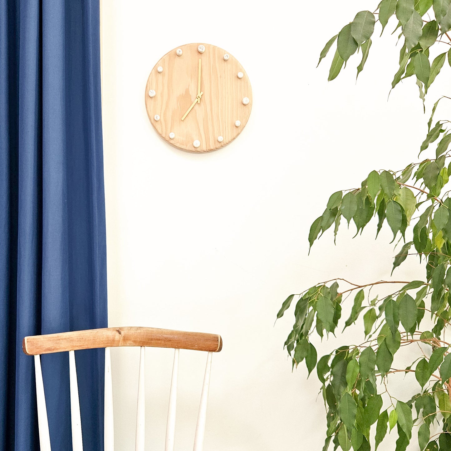 Minimalist Wooden Wall Clock with Handcrafted Ceramics | ⌀29cm - Speckled White