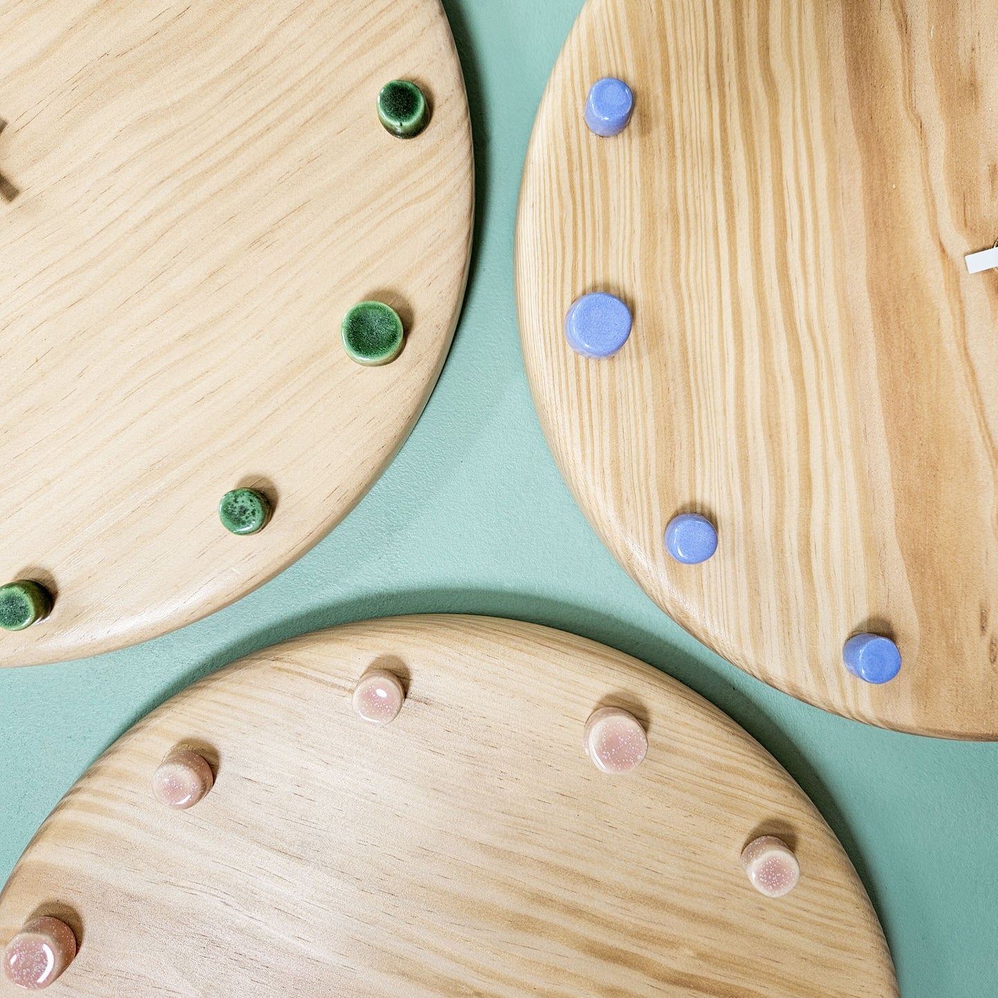 Minimalist Wooden Wall Clock with Handcrafted Ceramics | ⌀29cm - Salmon Pink