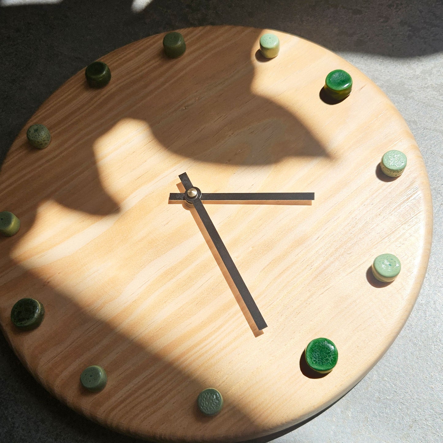 Minimalist Wooden Wall Clock with Handcrafted Ceramics | ⌀29cm - Green & Mint