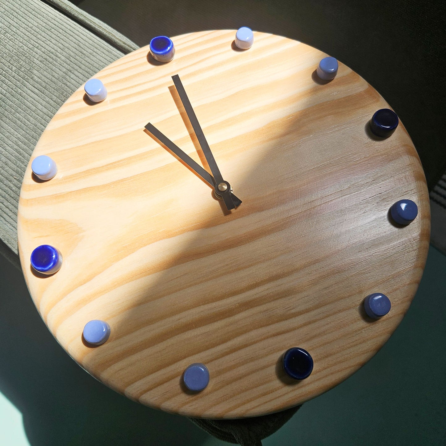 Minimalist Wooden Wall Clock with Handcrafted Ceramics | ⌀29cm - Blue & Light Blue