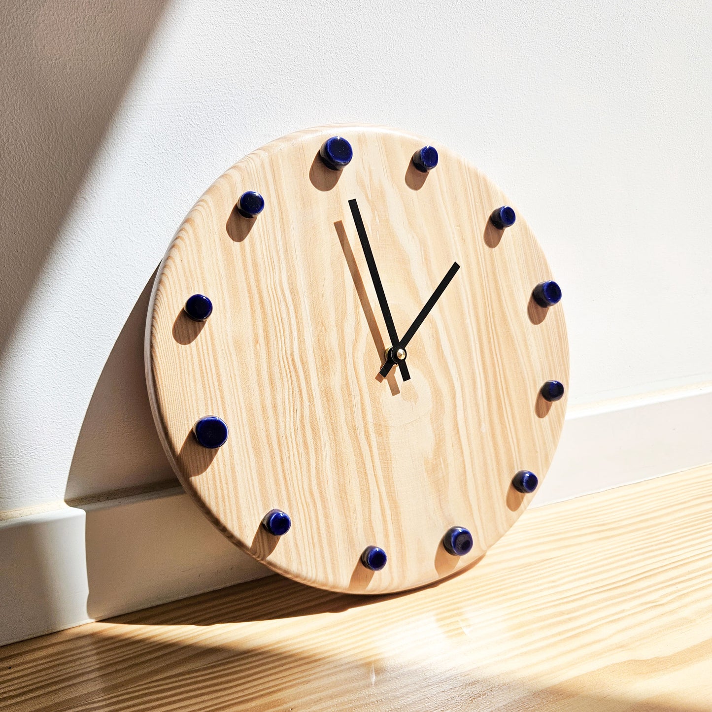 Minimalist Wooden Wall Clock with Handcrafted Ceramics | ⌀29cm - Blue