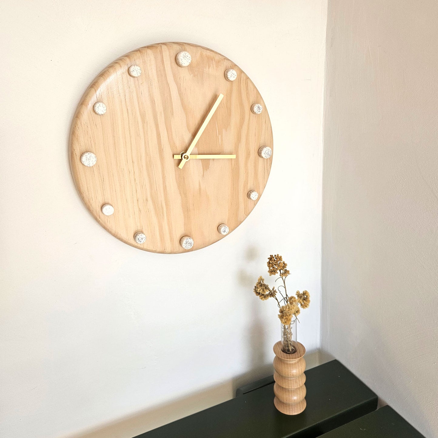 Minimalist Wooden Wall Clock with Handcrafted Ceramics | ⌀29cm - Speckled White