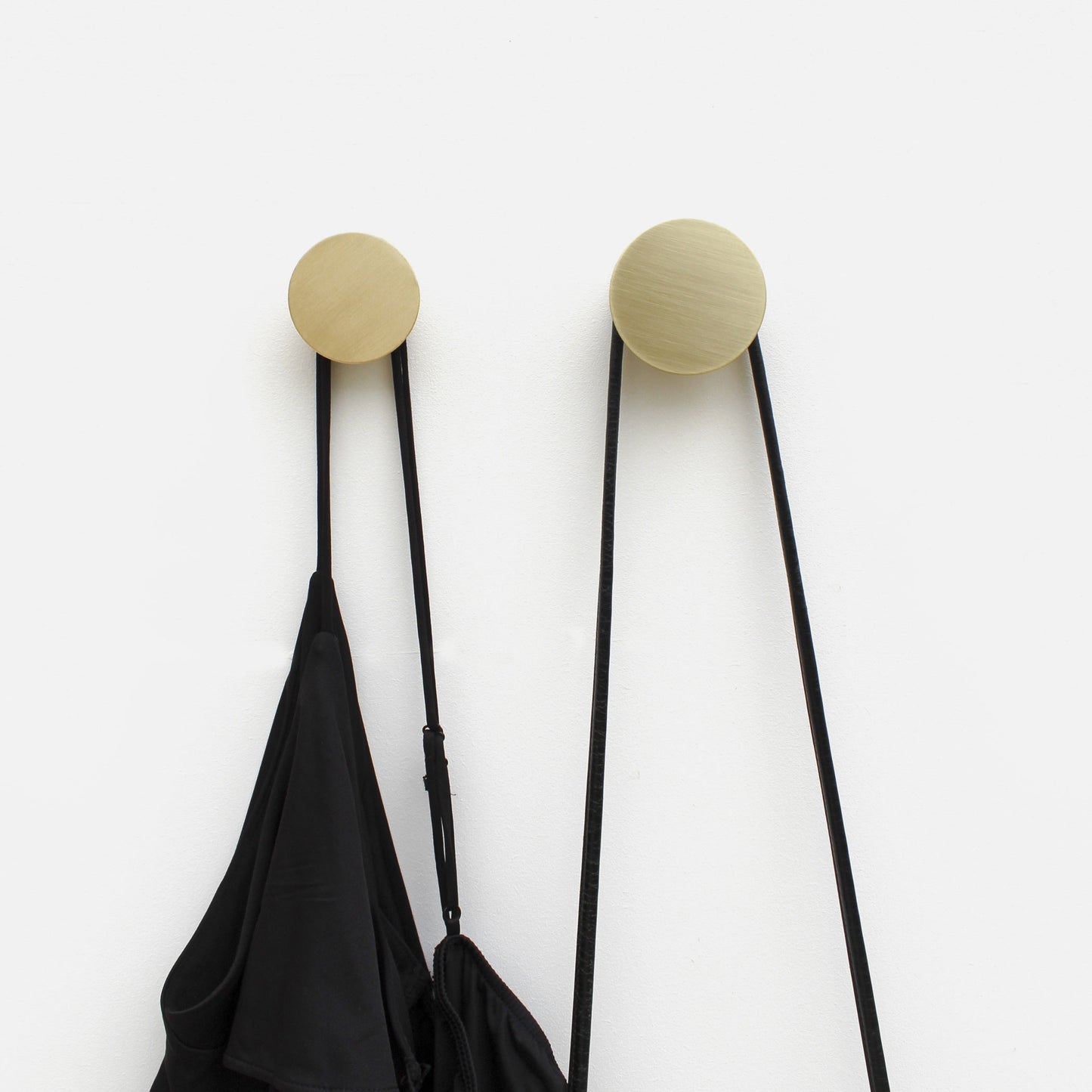 Runder Wandgarderobenhaken/-knauf aus Buchenholz und Messing