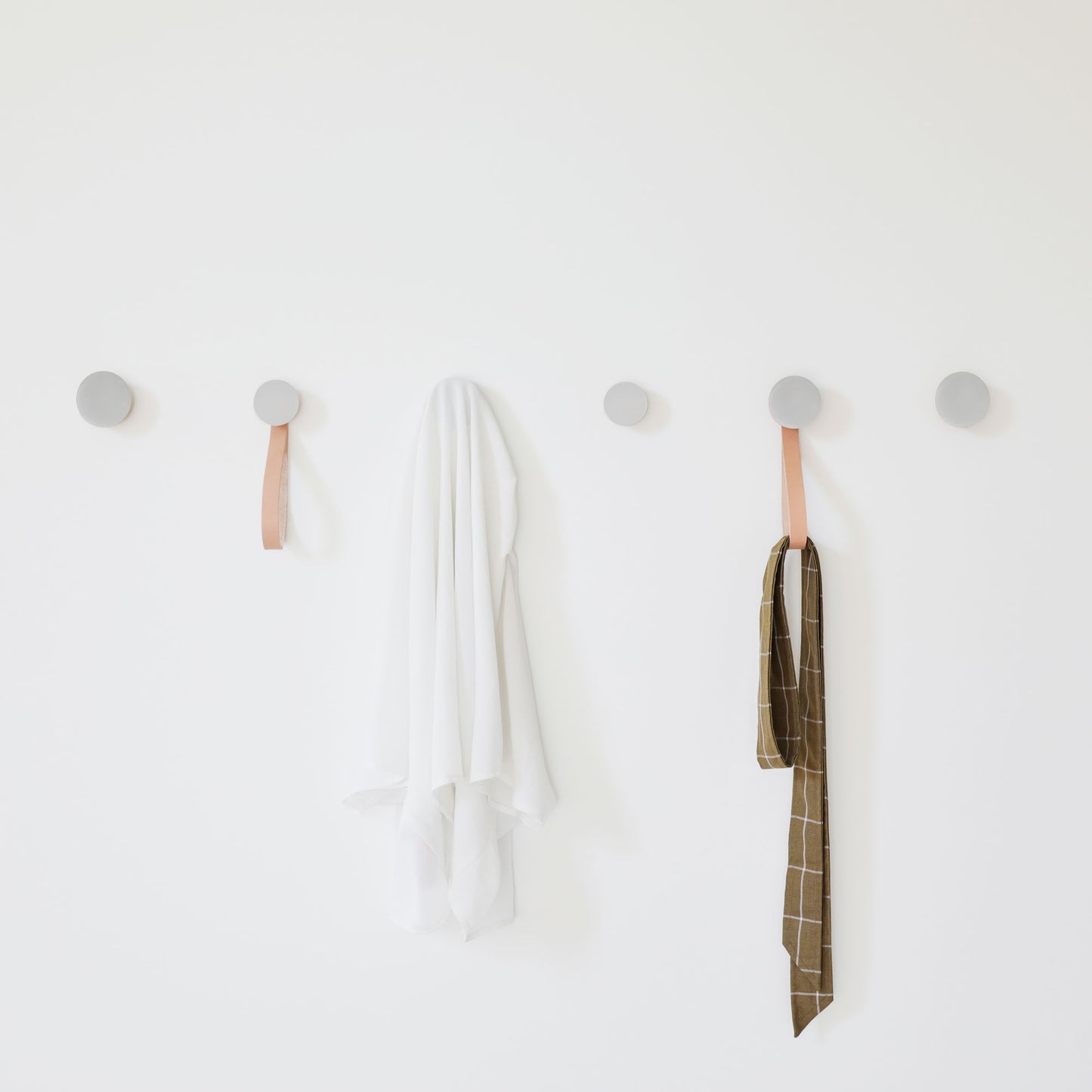 Runder Wandgarderobenhaken/-knauf aus Buchenholz und Aluminium