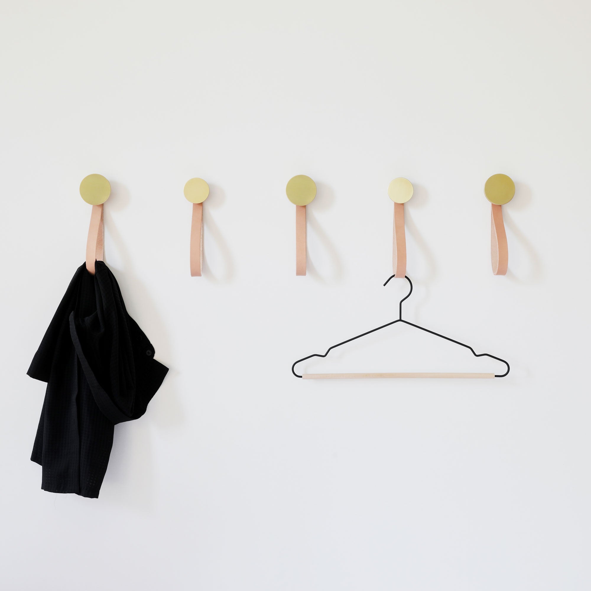 https://5mmpaper.com/cdn/shop/products/brass-warm-style-natural-minimal-interior-wall-coat-hook-leather-strap-hanger_1024x1024@2x.jpg?v=1601642555