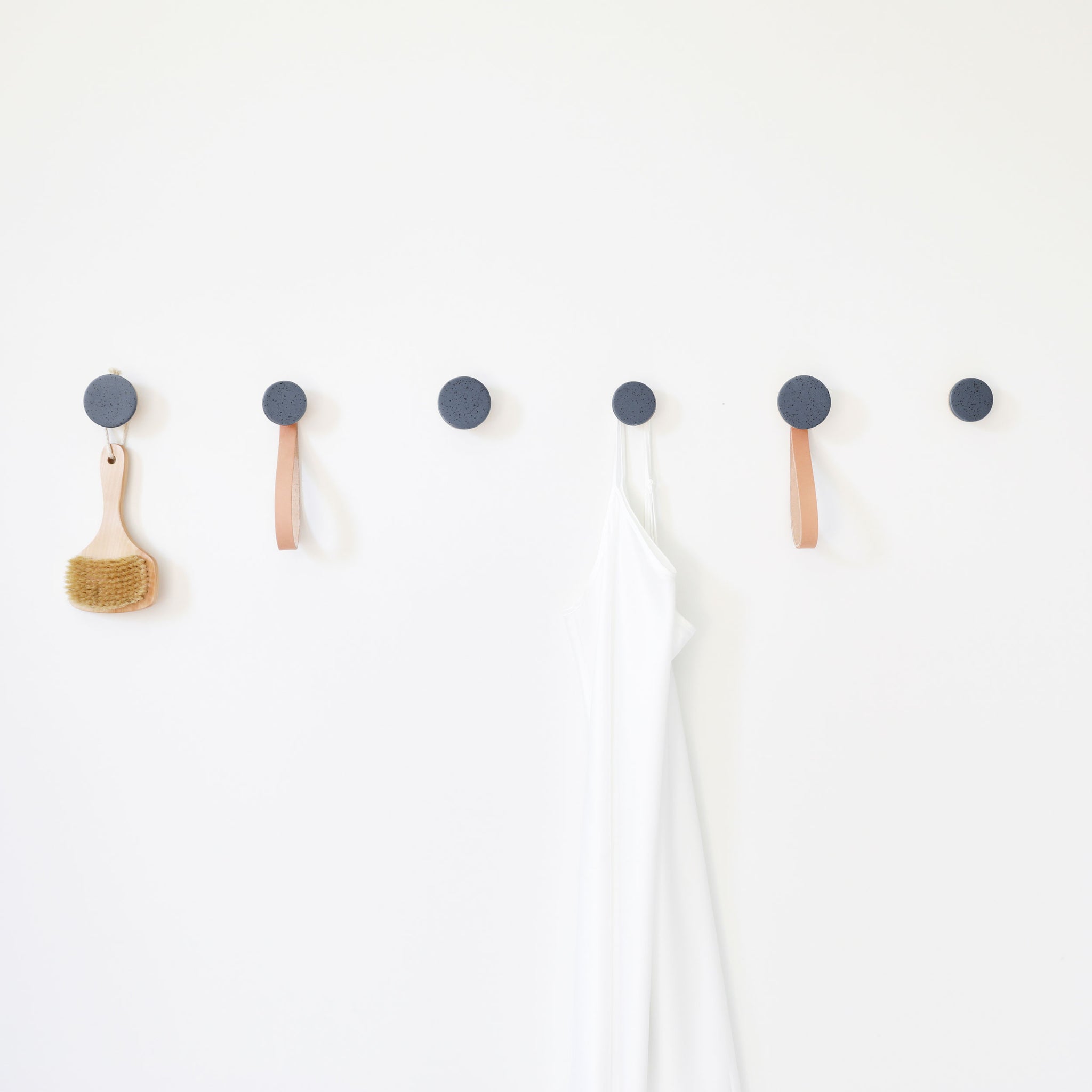 Round Beech Wood & Ceramic Wall Mounted Coat Hook / Hanger with Leathe –  5mm Paper