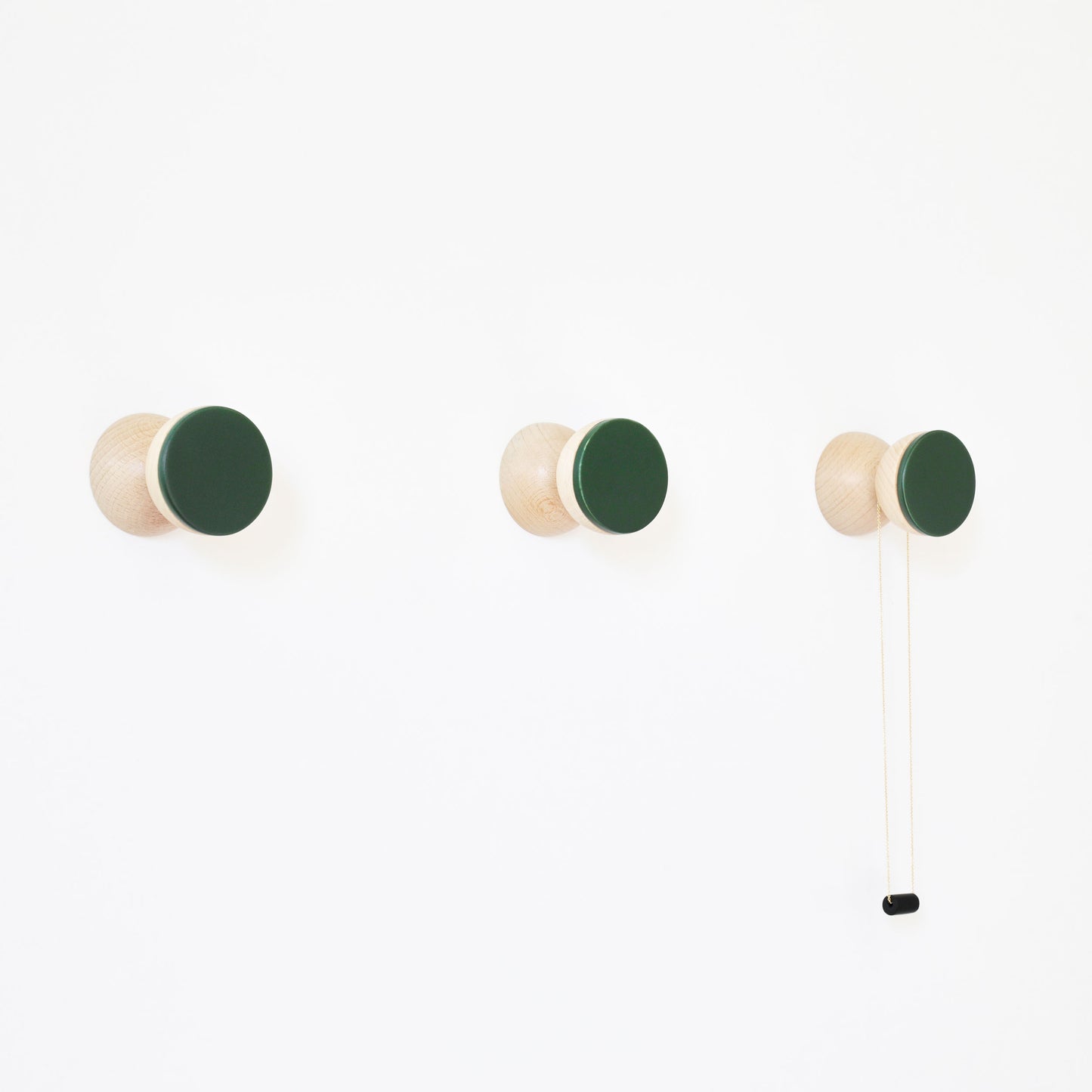 Geometrischer Wandgarderobenhaken/-knauf aus Buchenholz und Keramik - Dunkelgrün